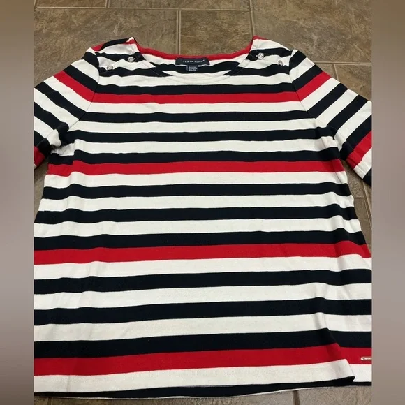 💰Make an offer, bundle and save💰 Striped  3/4 Sleeve Top - Picture 4 of 4